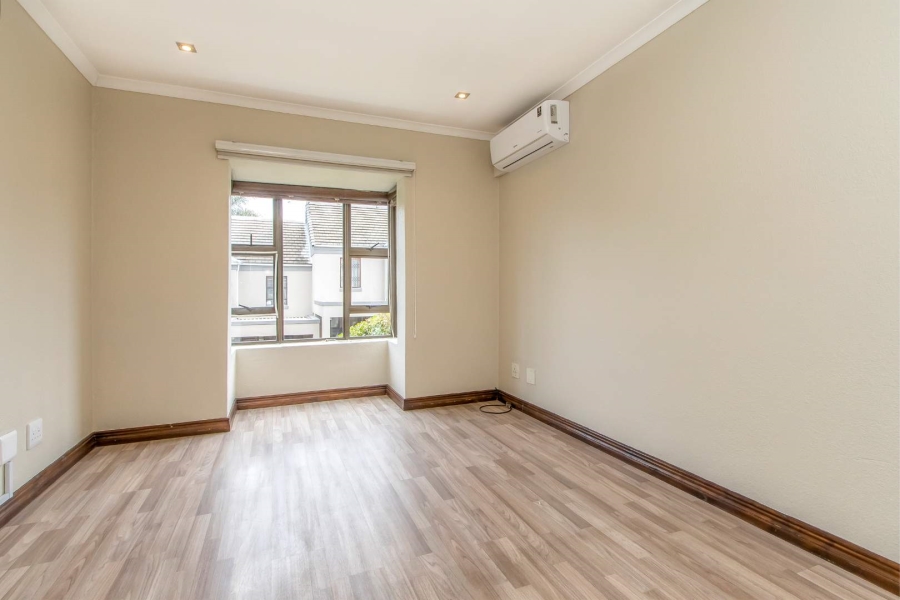 To Let 2 Bedroom Property for Rent in Greenside Gauteng