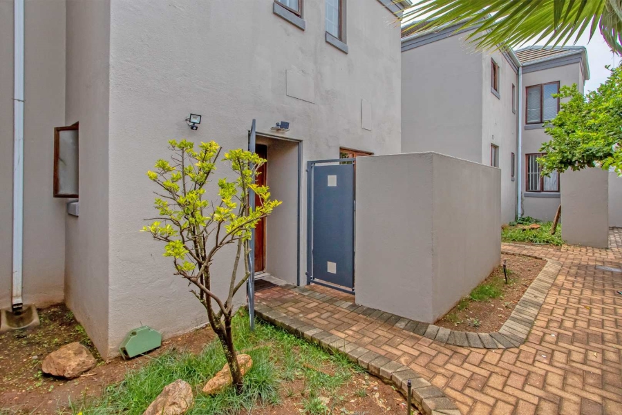 To Let 2 Bedroom Property for Rent in Greenside Gauteng