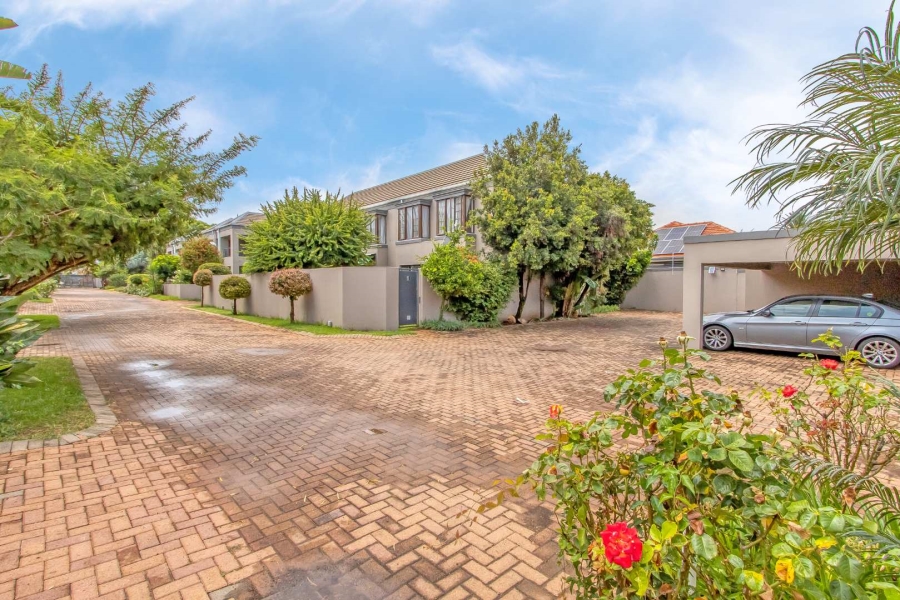 To Let 2 Bedroom Property for Rent in Greenside Gauteng