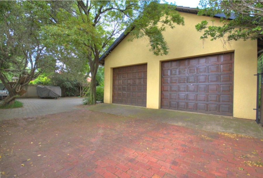 6 Bedroom Property for Sale in Brackenhurst Gauteng