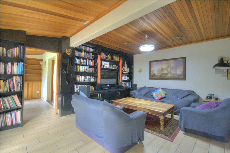 6 Bedroom Property for Sale in Brackenhurst Gauteng