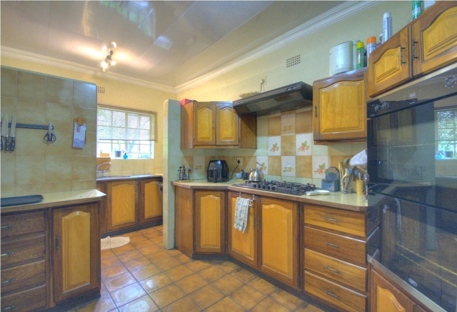 6 Bedroom Property for Sale in Brackenhurst Gauteng