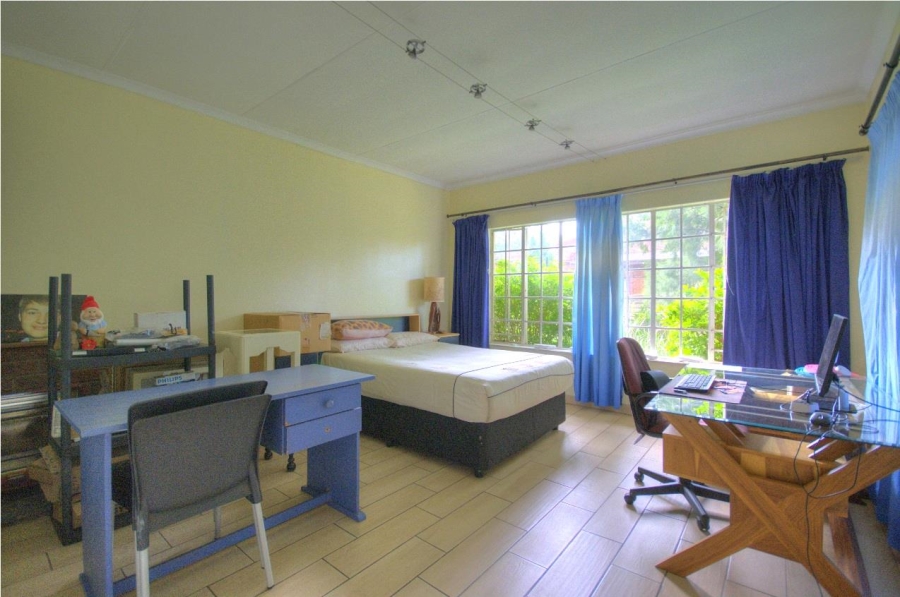 6 Bedroom Property for Sale in Brackenhurst Gauteng