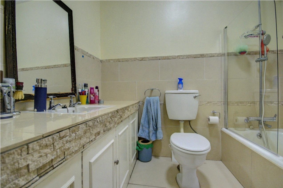 6 Bedroom Property for Sale in Brackenhurst Gauteng