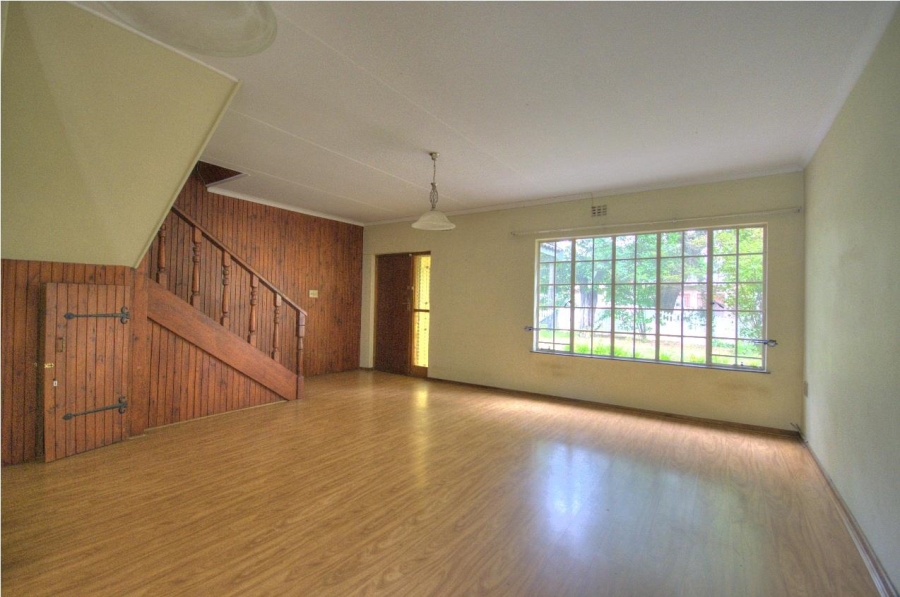 6 Bedroom Property for Sale in Brackenhurst Gauteng