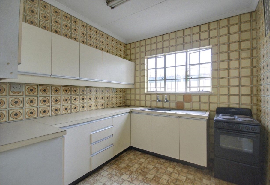 6 Bedroom Property for Sale in Brackenhurst Gauteng