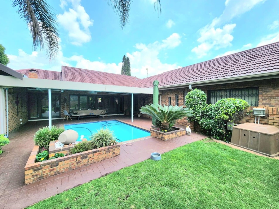 3 Bedroom Property for Sale in Sunward Park Gauteng