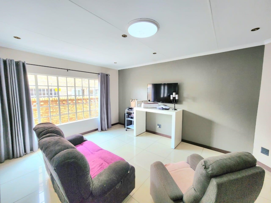 3 Bedroom Property for Sale in Sunward Park Gauteng