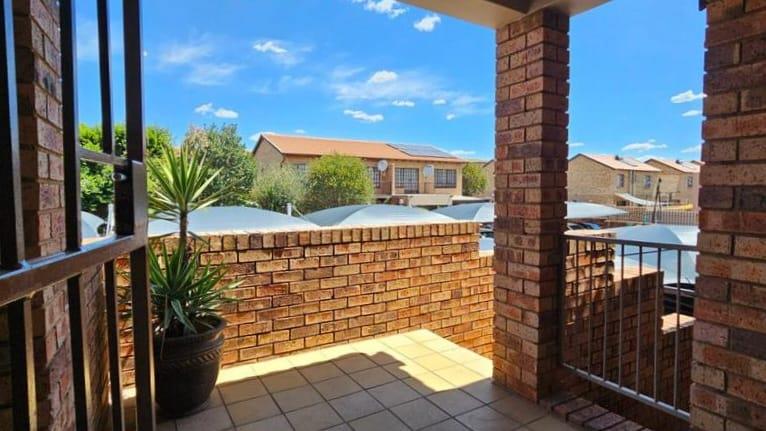 2 Bedroom Property for Sale in New Redruth Gauteng