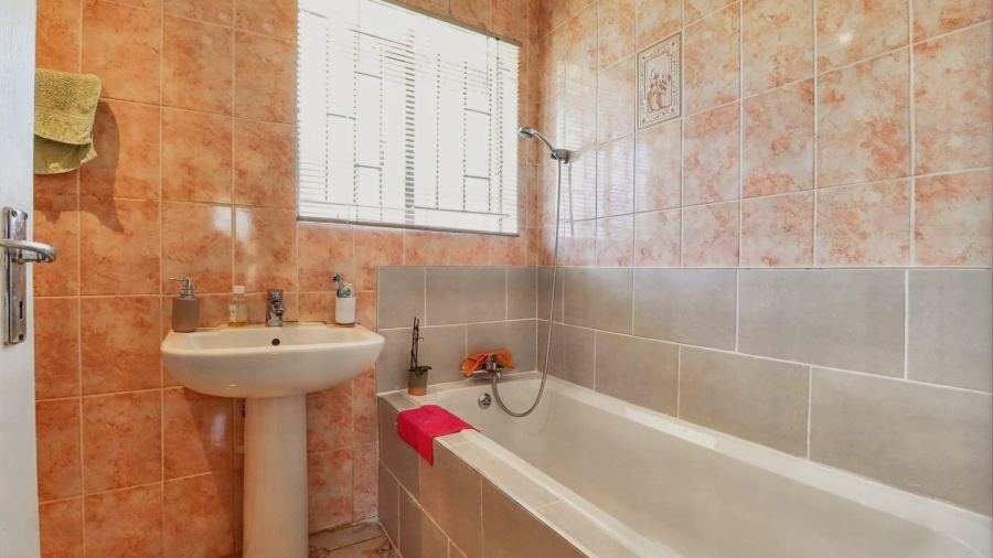 3 Bedroom Property for Sale in Bakerton Gauteng