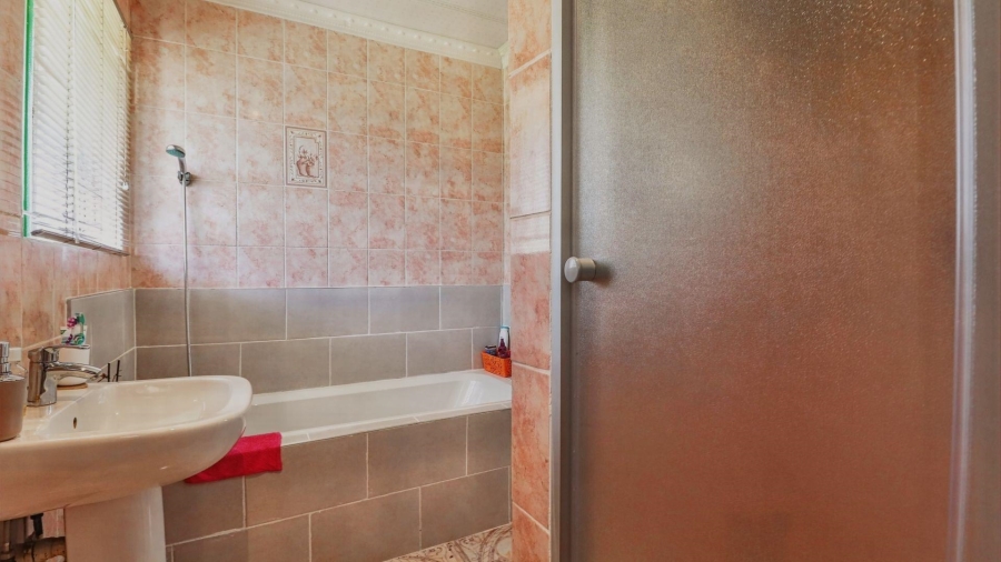 3 Bedroom Property for Sale in Bakerton Gauteng