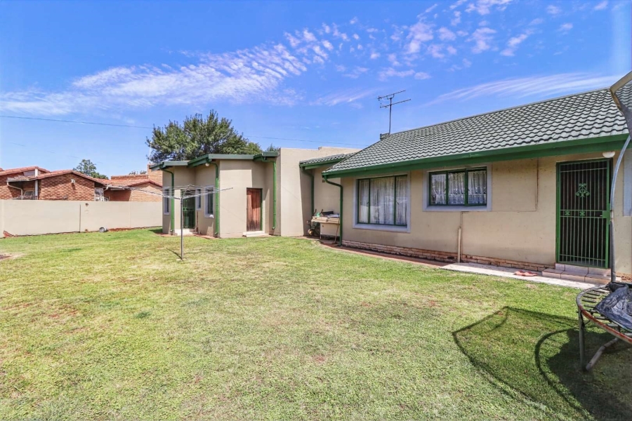 3 Bedroom Property for Sale in Bakerton Gauteng