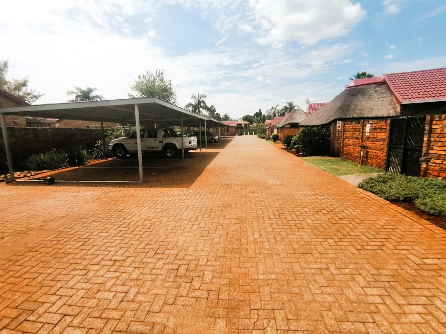 2 Bedroom Property for Sale in Hesteapark Gauteng