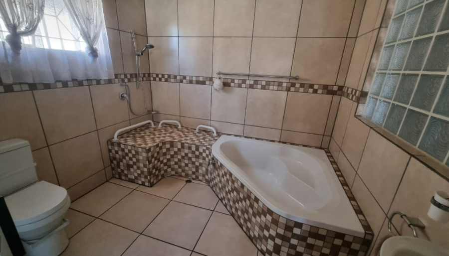 4 Bedroom Property for Sale in Geduld Gauteng