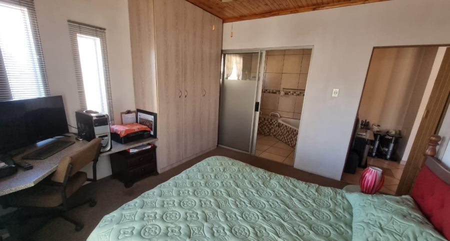 4 Bedroom Property for Sale in Geduld Gauteng