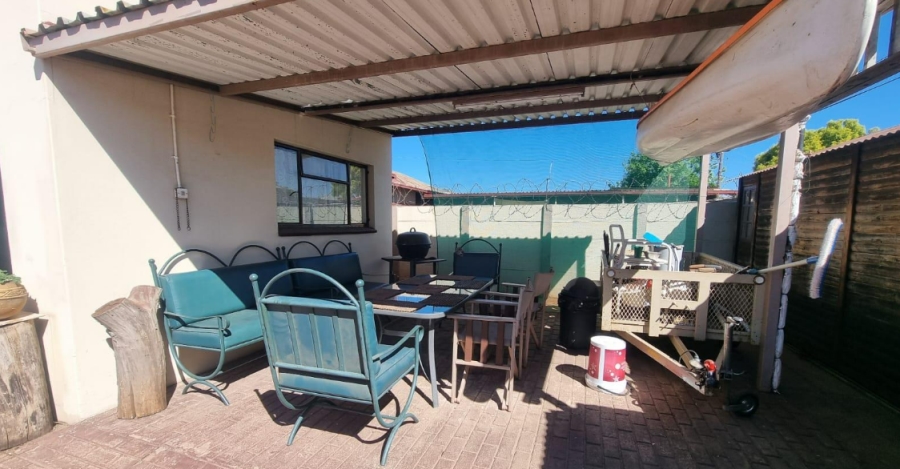4 Bedroom Property for Sale in Geduld Gauteng