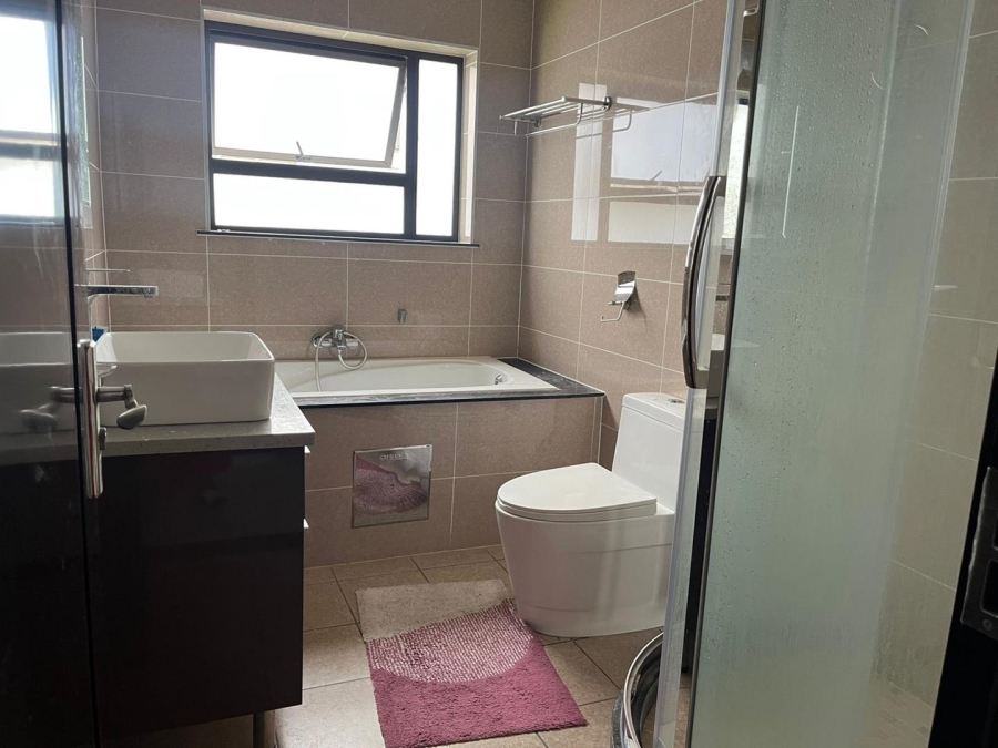 To Let 2 Bedroom Property for Rent in Broadacres Gauteng