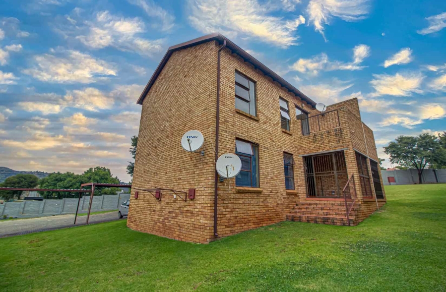 2 Bedroom Property for Sale in Wilgeheuwel Gauteng