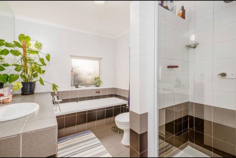 To Let 3 Bedroom Property for Rent in Melville Gauteng