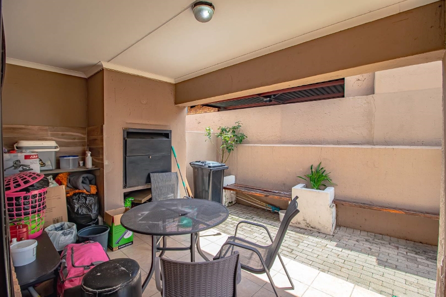 2 Bedroom Property for Sale in The Reeds Gauteng