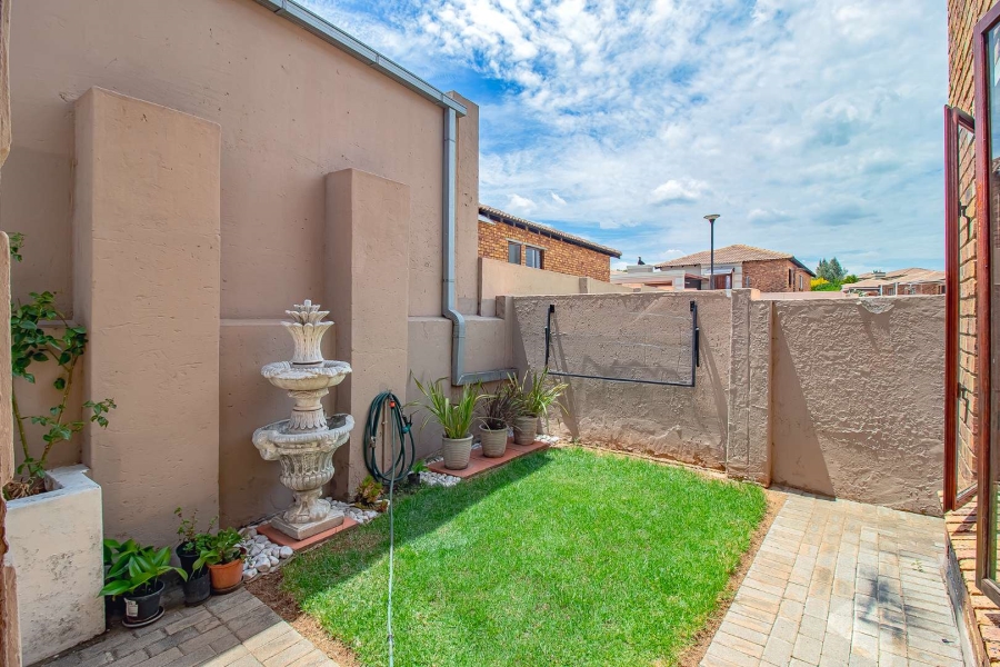 2 Bedroom Property for Sale in The Reeds Gauteng
