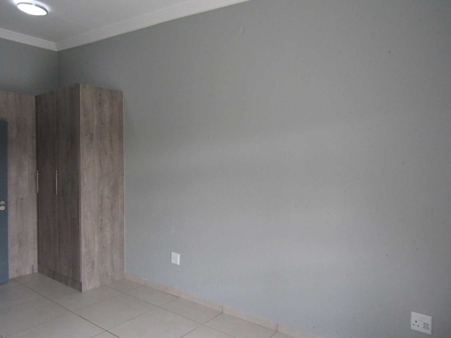 To Let 2 Bedroom Property for Rent in Bardene Gauteng