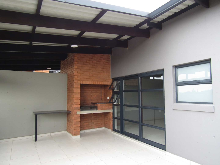 To Let 2 Bedroom Property for Rent in Bardene Gauteng