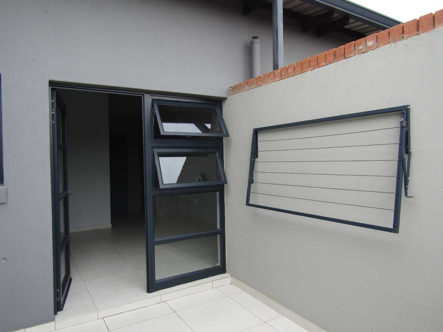 To Let 2 Bedroom Property for Rent in Bardene Gauteng