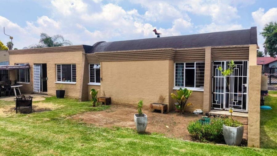4 Bedroom Property for Sale in Mayberry Park Gauteng