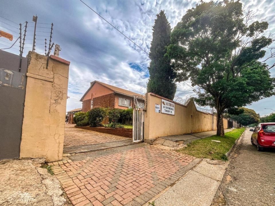 2 Bedroom Property for Sale in Towerby Gauteng