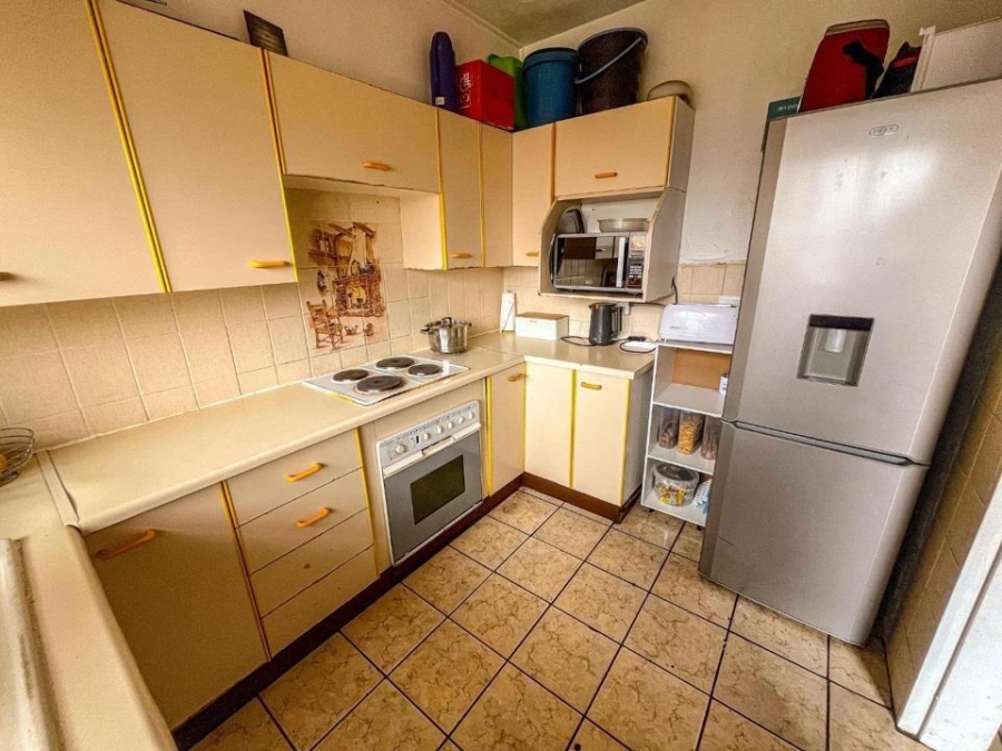 2 Bedroom Property for Sale in Towerby Gauteng