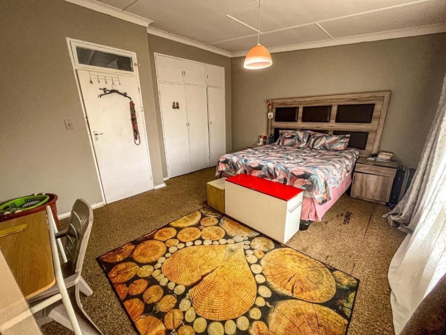 2 Bedroom Property for Sale in Towerby Gauteng