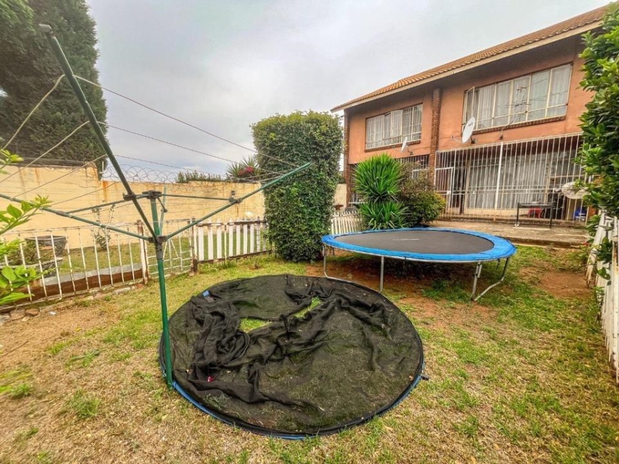 2 Bedroom Property for Sale in Towerby Gauteng