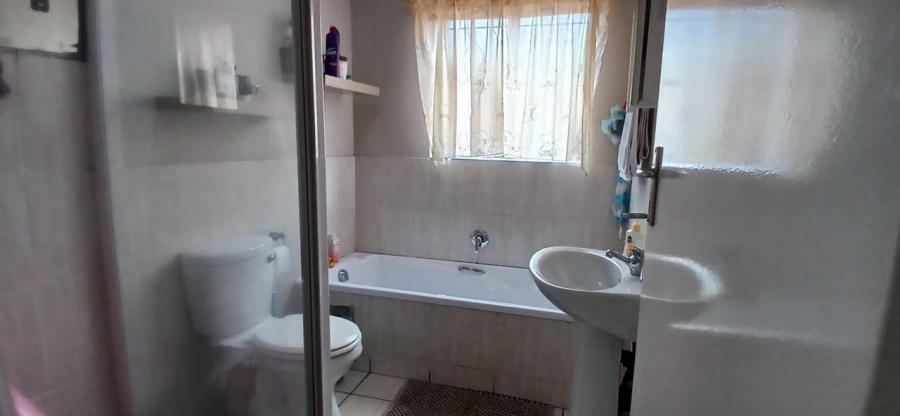 2 Bedroom Property for Sale in Rosettenville Gauteng