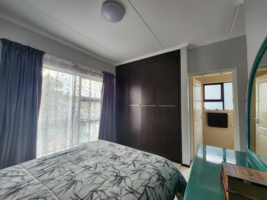 2 Bedroom Property for Sale in Oakdene Gauteng