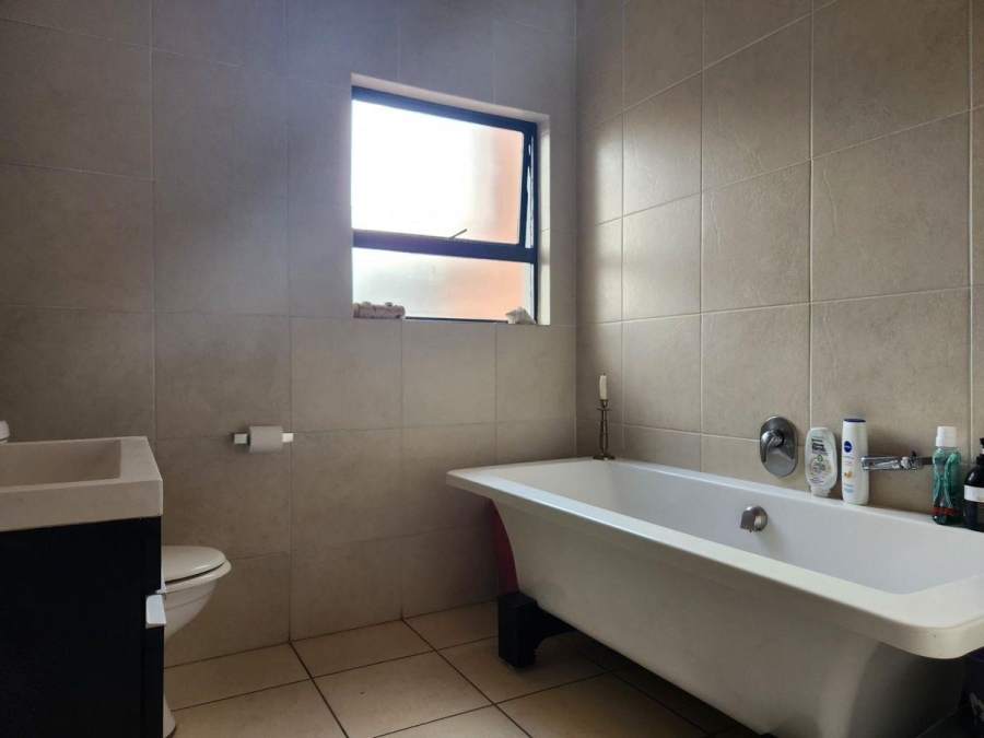 2 Bedroom Property for Sale in Oakdene Gauteng