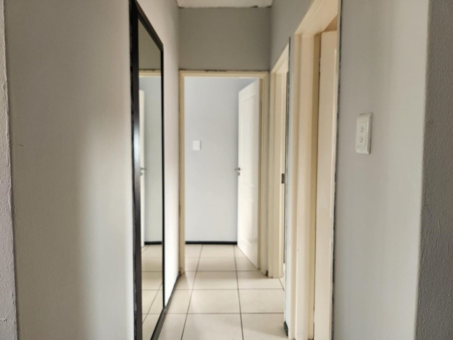 2 Bedroom Property for Sale in Oakdene Gauteng