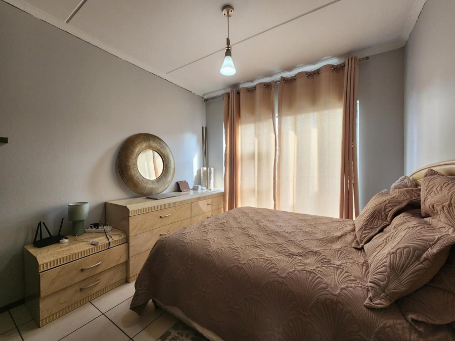 2 Bedroom Property for Sale in Oakdene Gauteng