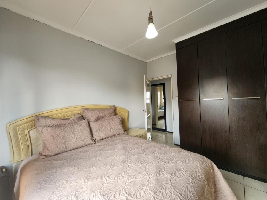 2 Bedroom Property for Sale in Oakdene Gauteng