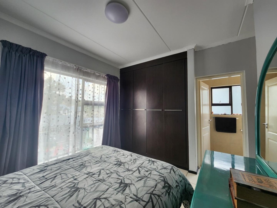 2 Bedroom Property for Sale in Oakdene Gauteng