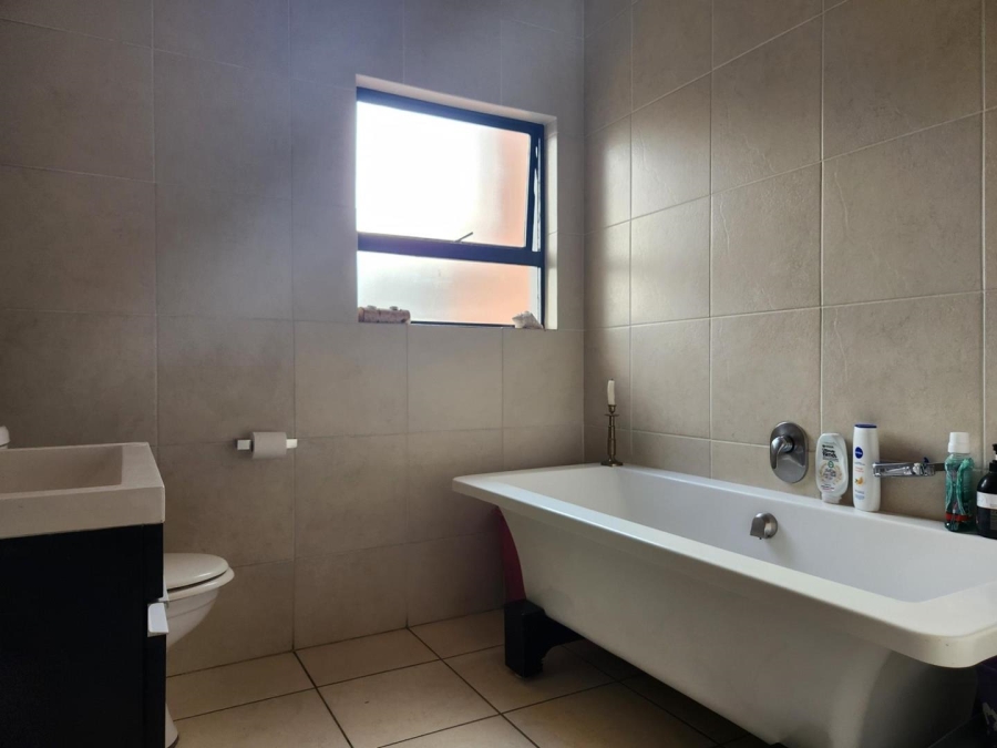 2 Bedroom Property for Sale in Oakdene Gauteng