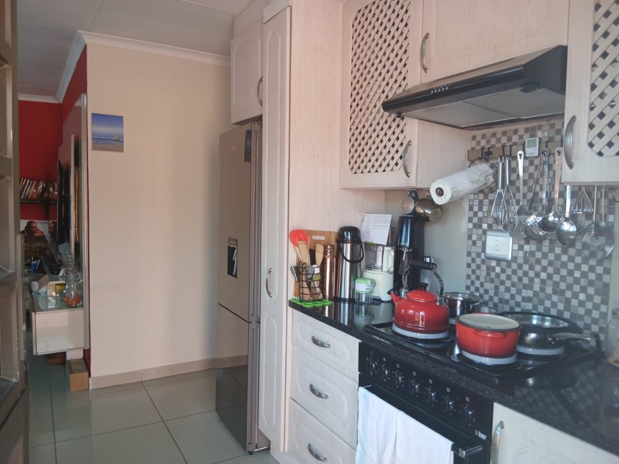 3 Bedroom Property for Sale in Roodekop Gauteng