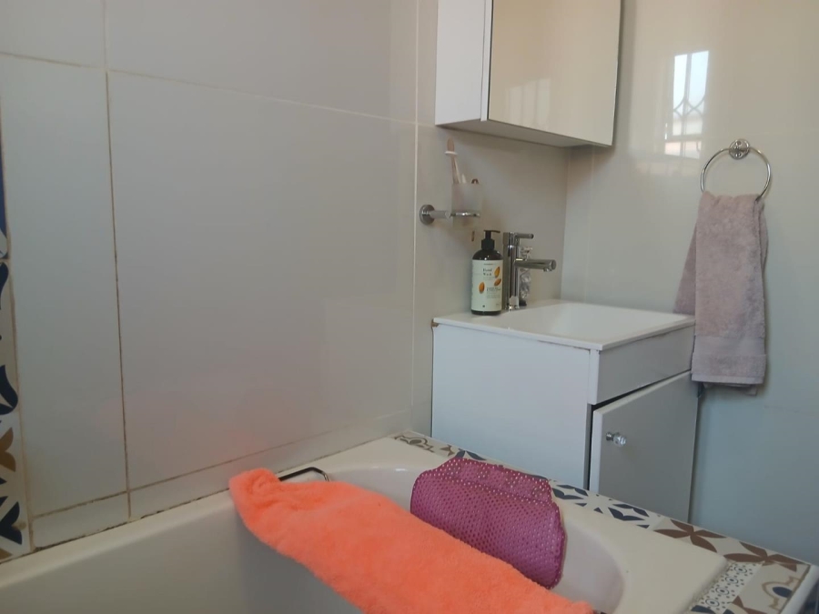 3 Bedroom Property for Sale in Roodekop Gauteng