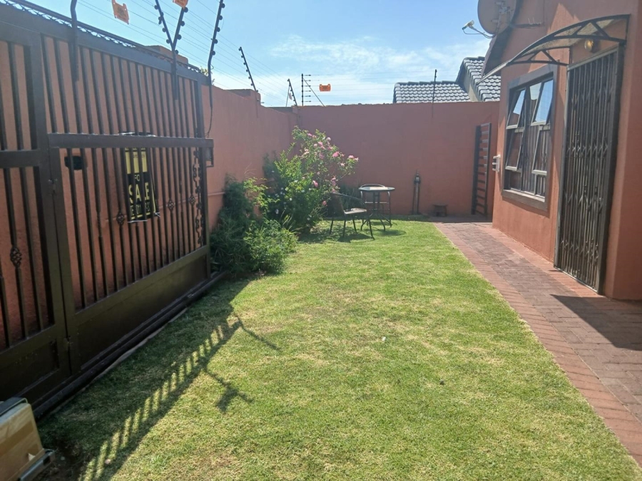 3 Bedroom Property for Sale in Roodekop Gauteng