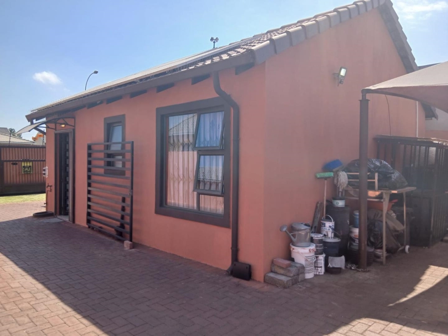 3 Bedroom Property for Sale in Roodekop Gauteng