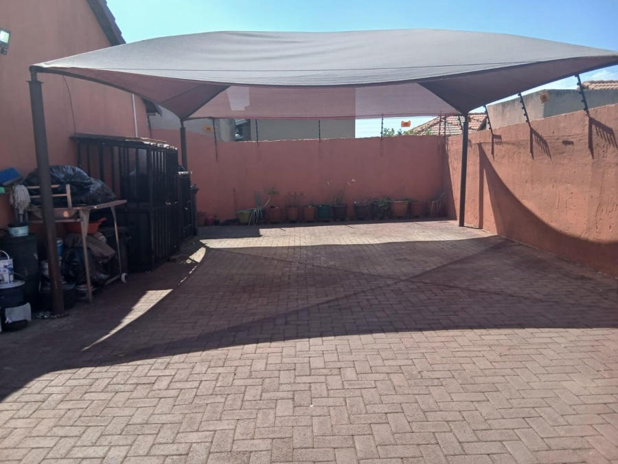 3 Bedroom Property for Sale in Roodekop Gauteng