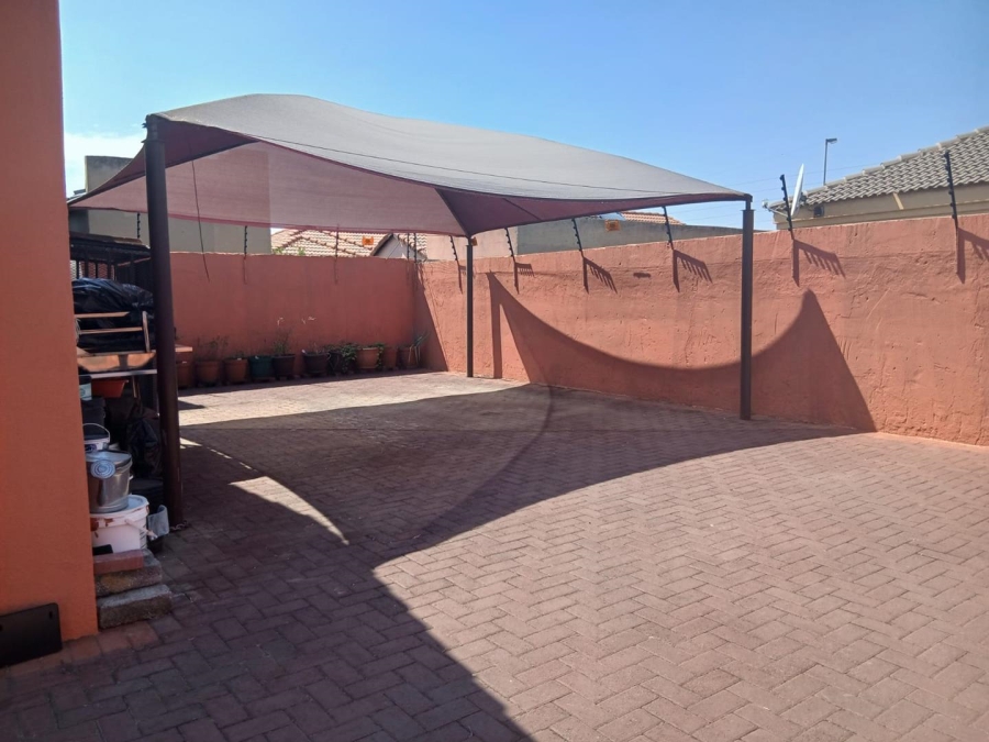3 Bedroom Property for Sale in Roodekop Gauteng