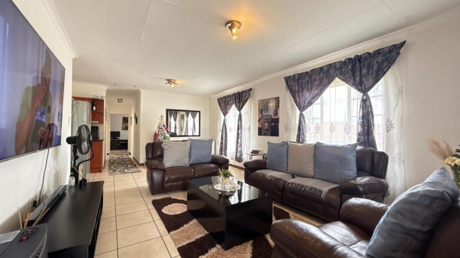 3 Bedroom Property for Sale in Roseacres Gauteng