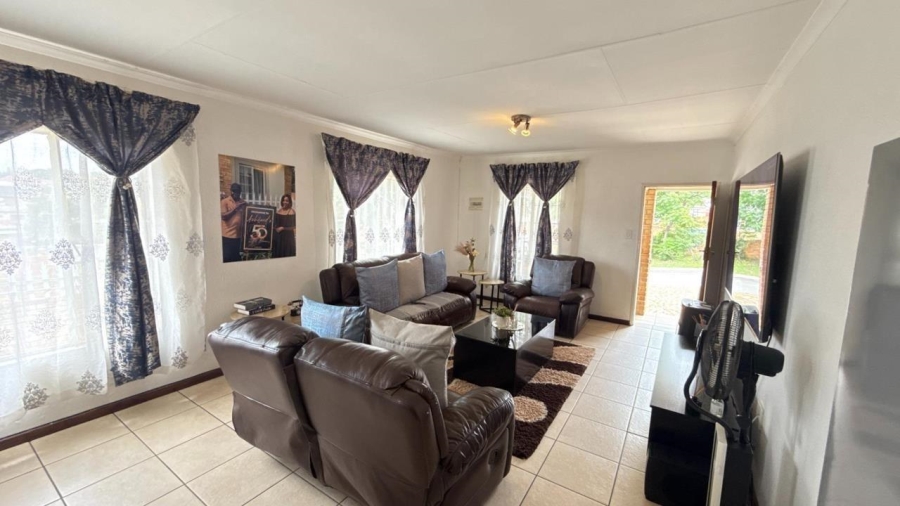 3 Bedroom Property for Sale in Roseacres Gauteng