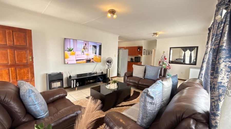 3 Bedroom Property for Sale in Roseacres Gauteng